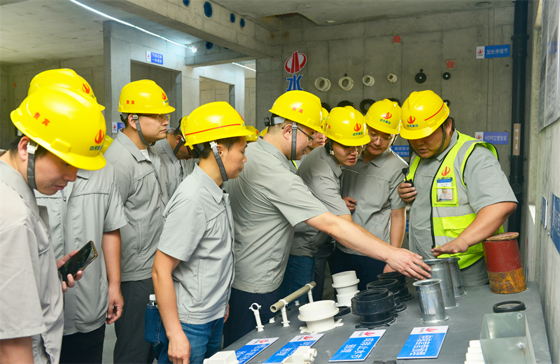 为进一步推进优质客户高效履约，提升交付品质、达成客户满意，2025年6月25日，尊龙建设集团在上海组织召开2025年越秀地产、华润置业客户履约推进会。